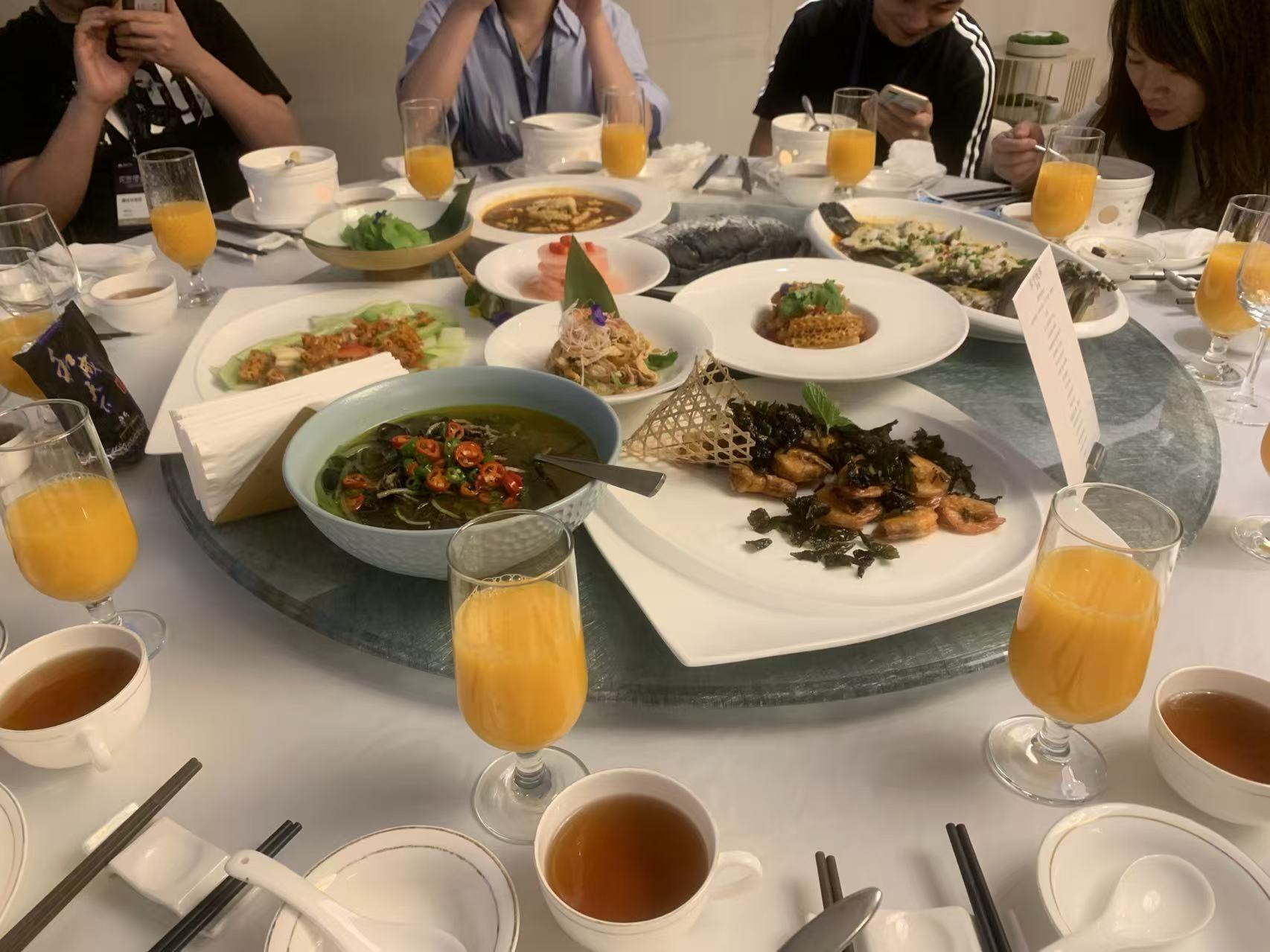 长这么大第一次见了世面,原来一顿晚餐分饭前甜点、饭中和饭后 长这么大第一次见了世面,原来一顿晚餐分饭前甜点、饭中和饭后